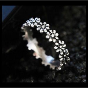 STERLING SILVER DAISY RING